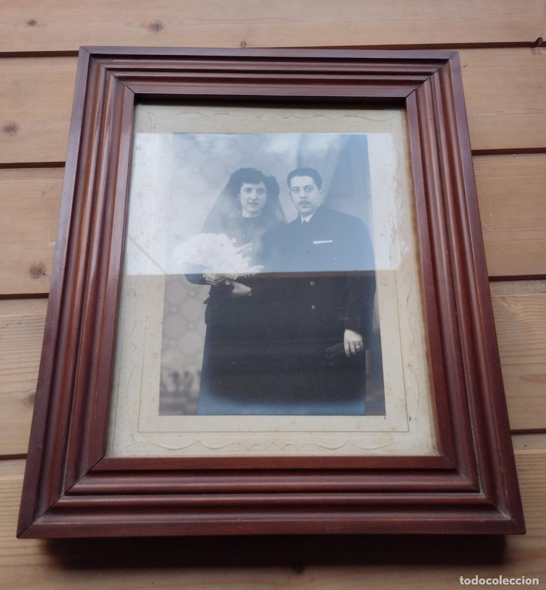 Antique Photography: Marco de madera antiguo con fotograf&iacute;a antigua de boda, matrimonio G&oacute;mez -Iborra. Alcira Alzira