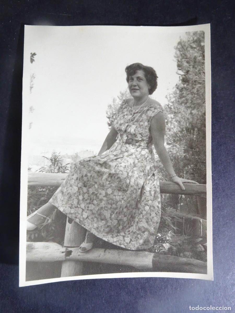 Fotograf&iacute;a antigua: ANTIGUA FOTOGRAF&Iacute;A MUJER POSANDO, 1956, VER FOTOS