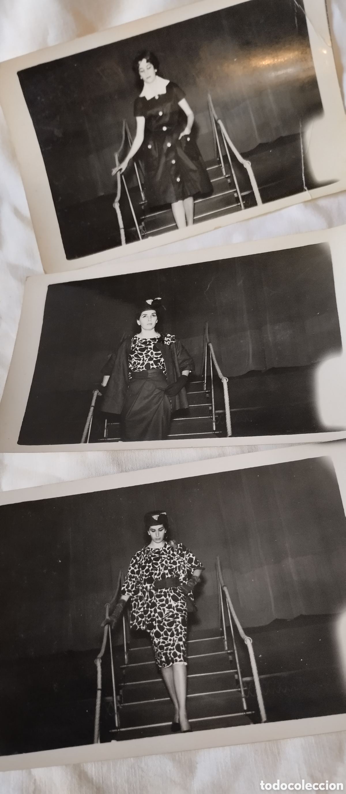 Fotografia antica: FOTOS MUJER BAJANDO ESCALERAS A&Ntilde;OS 70. MEDIDAS 14x9cm