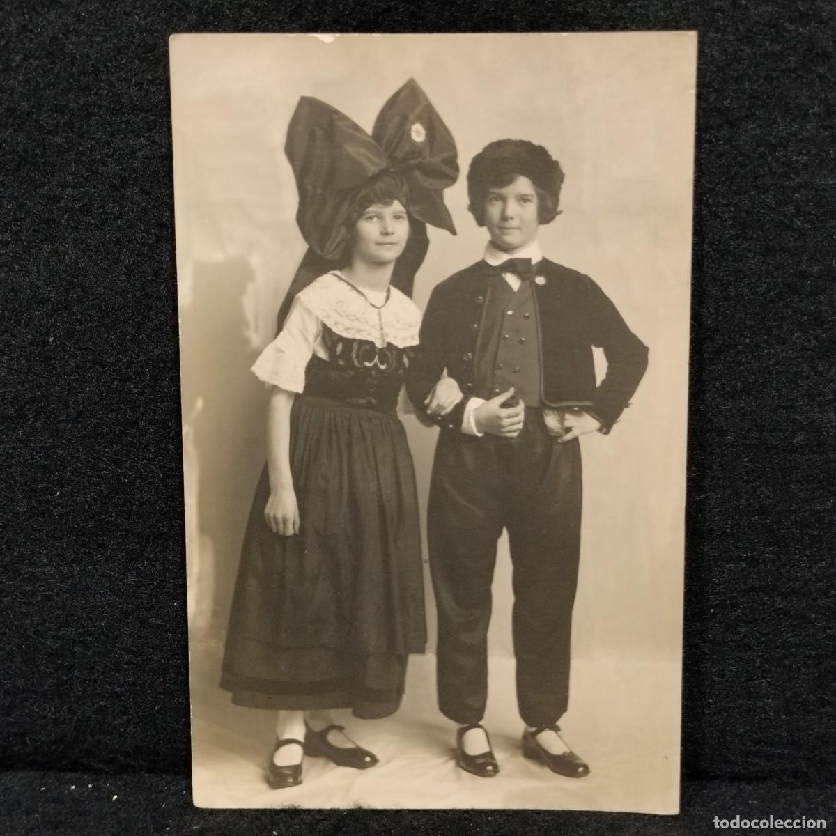 Fotografia antica: ANTIGUA FOTOGRAFIA POSTAL - NI&Ntilde;OS CON TRAJES TRADICIONALES - C. 1900 - 13 cm / 190