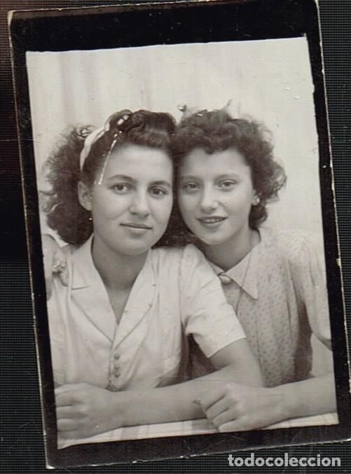 Fotografia antiga: 1948&acute;s ca. peque&ntilde;a foto de medio cuerpo &rdquo;dos muchachas&rdquo;