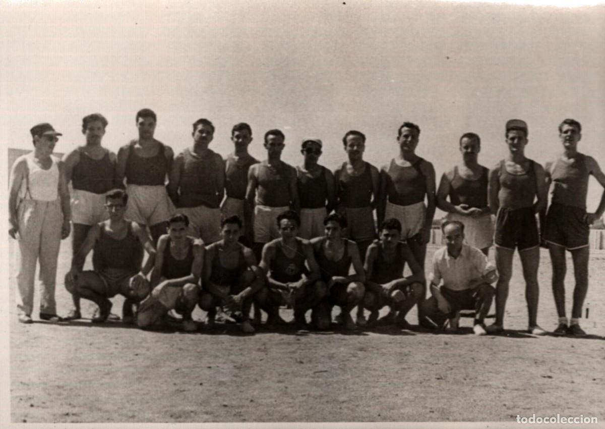 Fotograf&iacute;a antigua: C.A. Layetania - U.D. Vich atletismo 25/07/1950 foto 8x12 ctms.