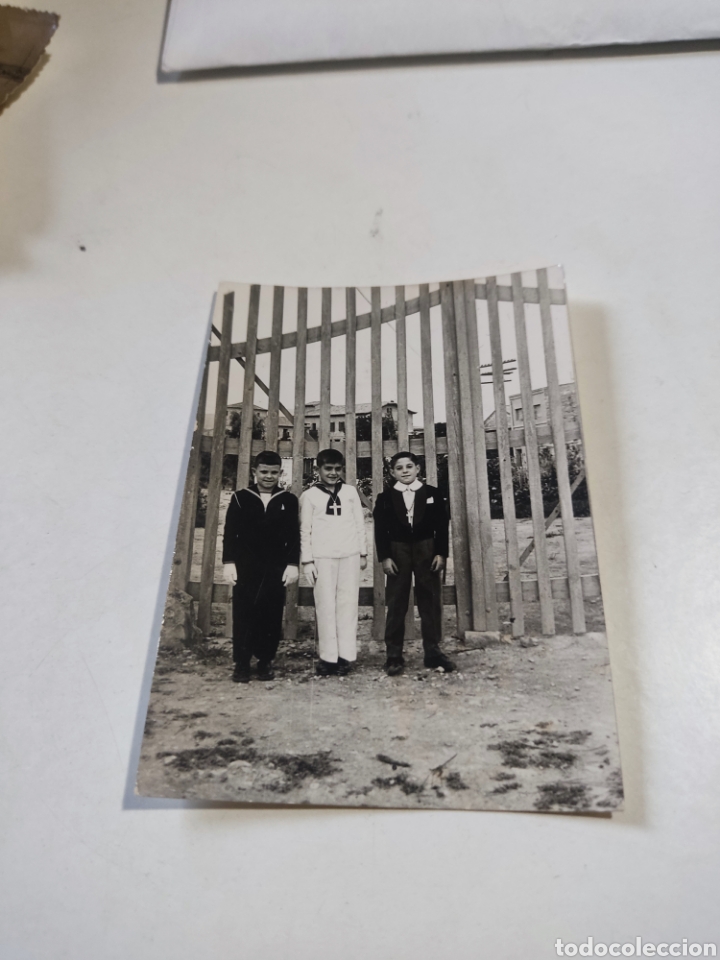 Fotografia antica: Fotograf&iacute;a antigua ni&ntilde;os posando traje primera comuni&oacute;n