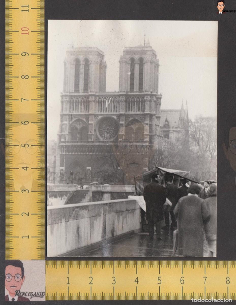 Fotograf&iacute;a antigua: VISTA DE LA CATEDRAL NOTRE DAME EN UN D&Iacute;A DE LLUVIA - FOTO ANTIGUA A&Ntilde;O 1956 - PARIS FRANCE FRANCIA