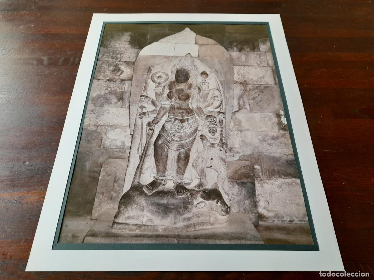 Fotografia antica: Foto poster Imagen deidad Durga en el templo de Prambanan isla de Yogyakarta en Indonesia