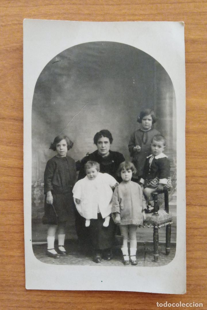 Fotograf&iacute;a antigua: ANTIGUA FOTOGRAF&Iacute;A, SE&Ntilde;ORA CON 5 NI&Ntilde;OS