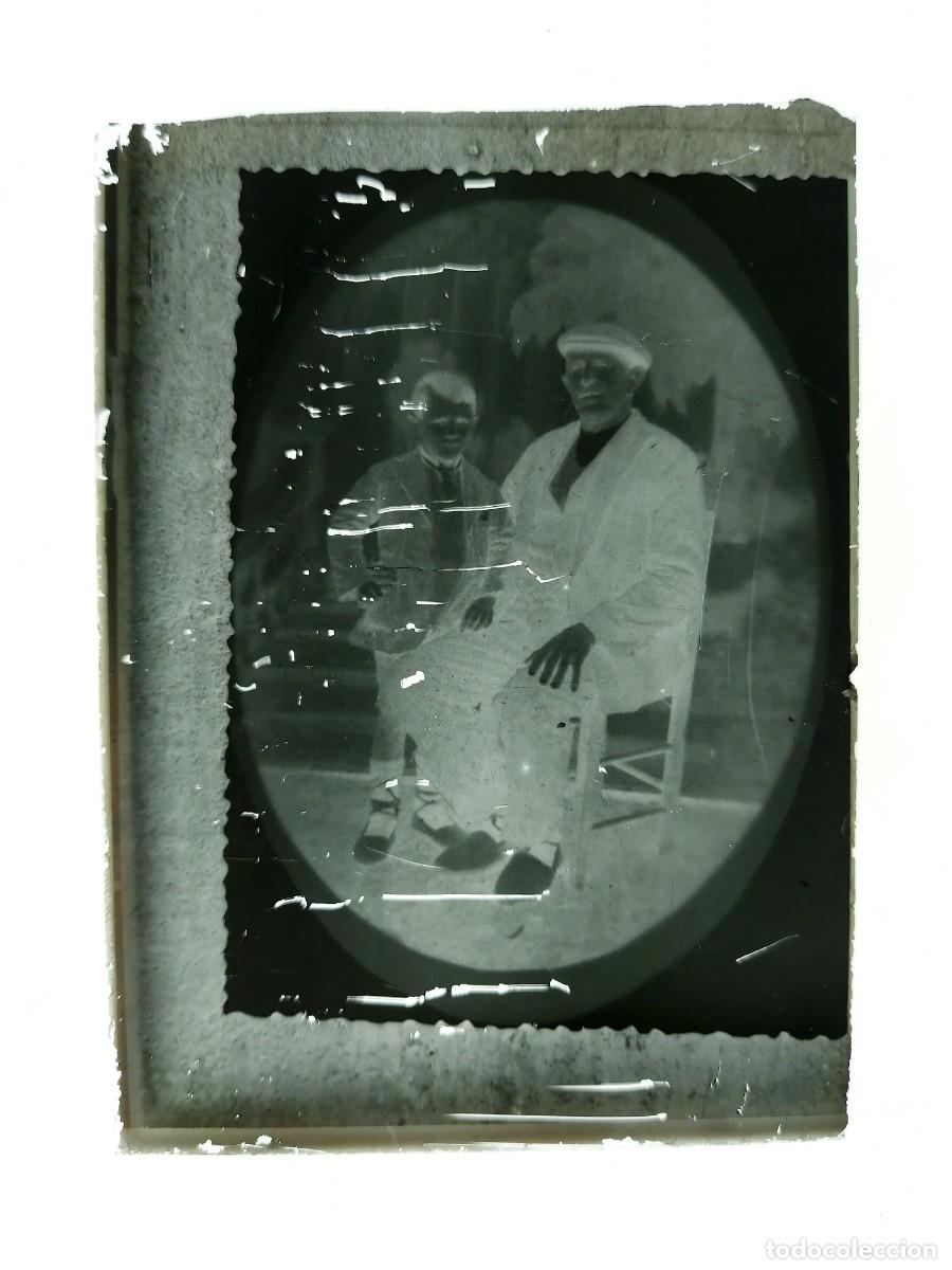 Fotografia antiga: NUMULITE CRI0266 Cristal fotograf&iacute;a antigua retrato ni&ntilde;o y abuelo ?