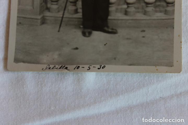 Fotograf&iacute;a antigua: CABALLERO CON BASTON SEVILLA 1930 - Foto 2