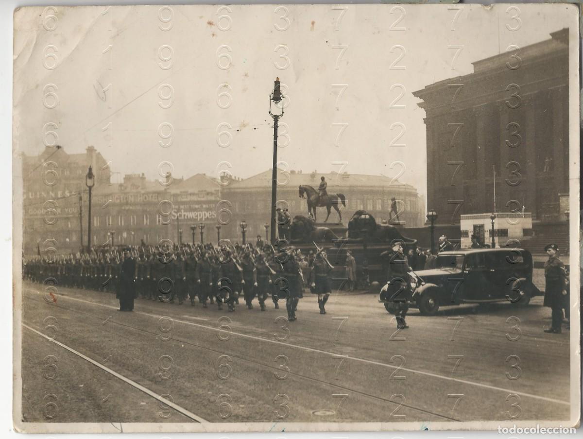 Alte Fotografie: LIVERPOOL DESFILE MILITAR WWII 71 HIGHLANDERS FOTOGRAFO FREDERICK HOPWOOD 22X17 CM L63