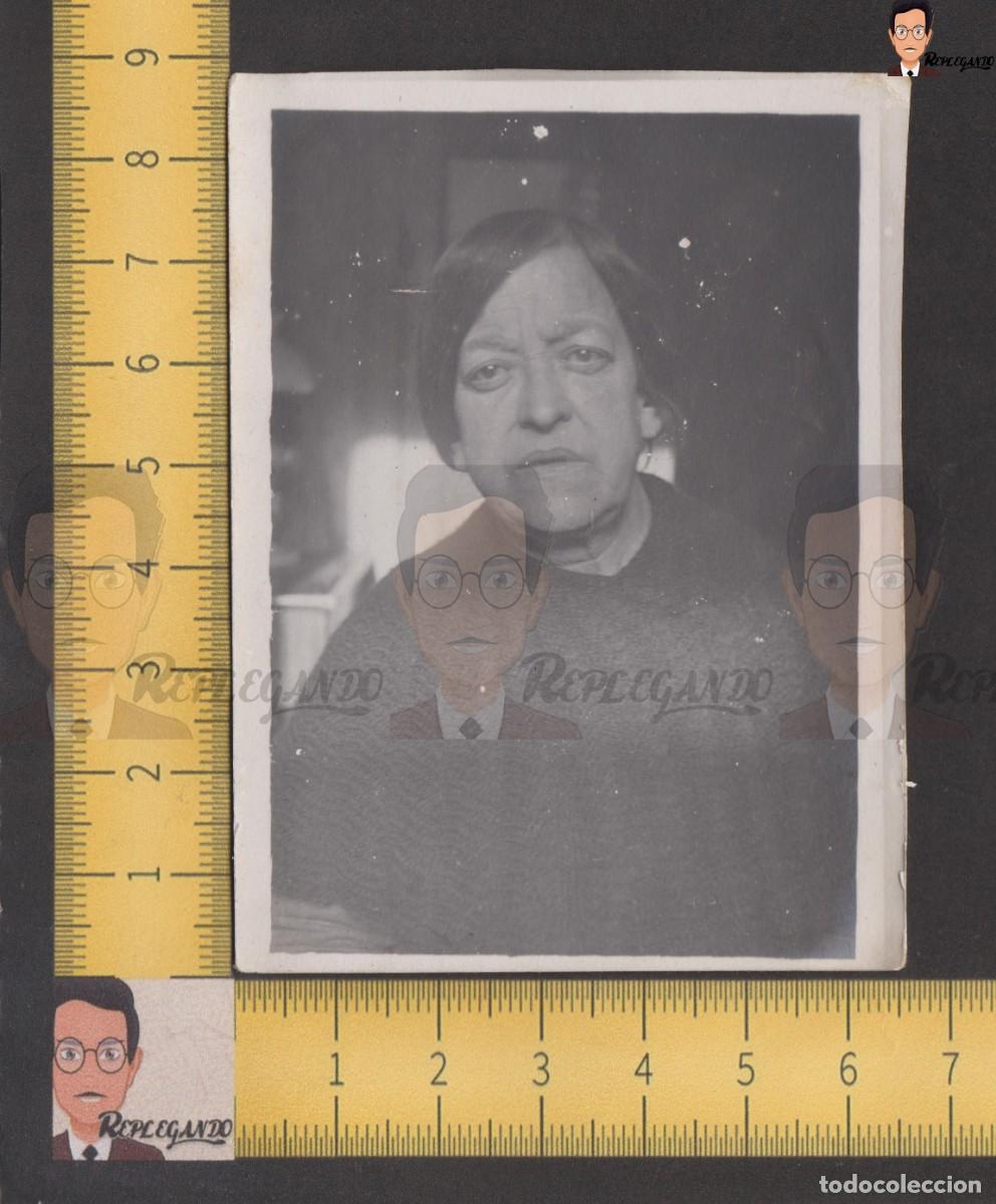 Fotograf&iacute;a antigua: RETRATO SERIA MUJER MAYOR DE MIRADA TRISTE - SE&Ntilde;ORA ABUELA - FOTO ANTIGUA A&Ntilde;OS 40 - ESPA&Ntilde;A
