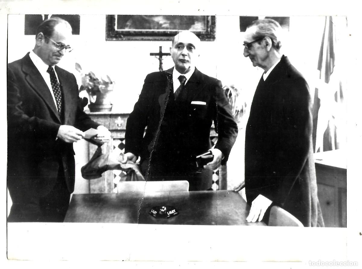 Antique Photography: EN BAYONA EL PRESIDENTE DEL GOBIERNO VASCO EN EL EXILIO JESUS M&ordf; DE LEIZAOLA SE REUNE VER DORSO