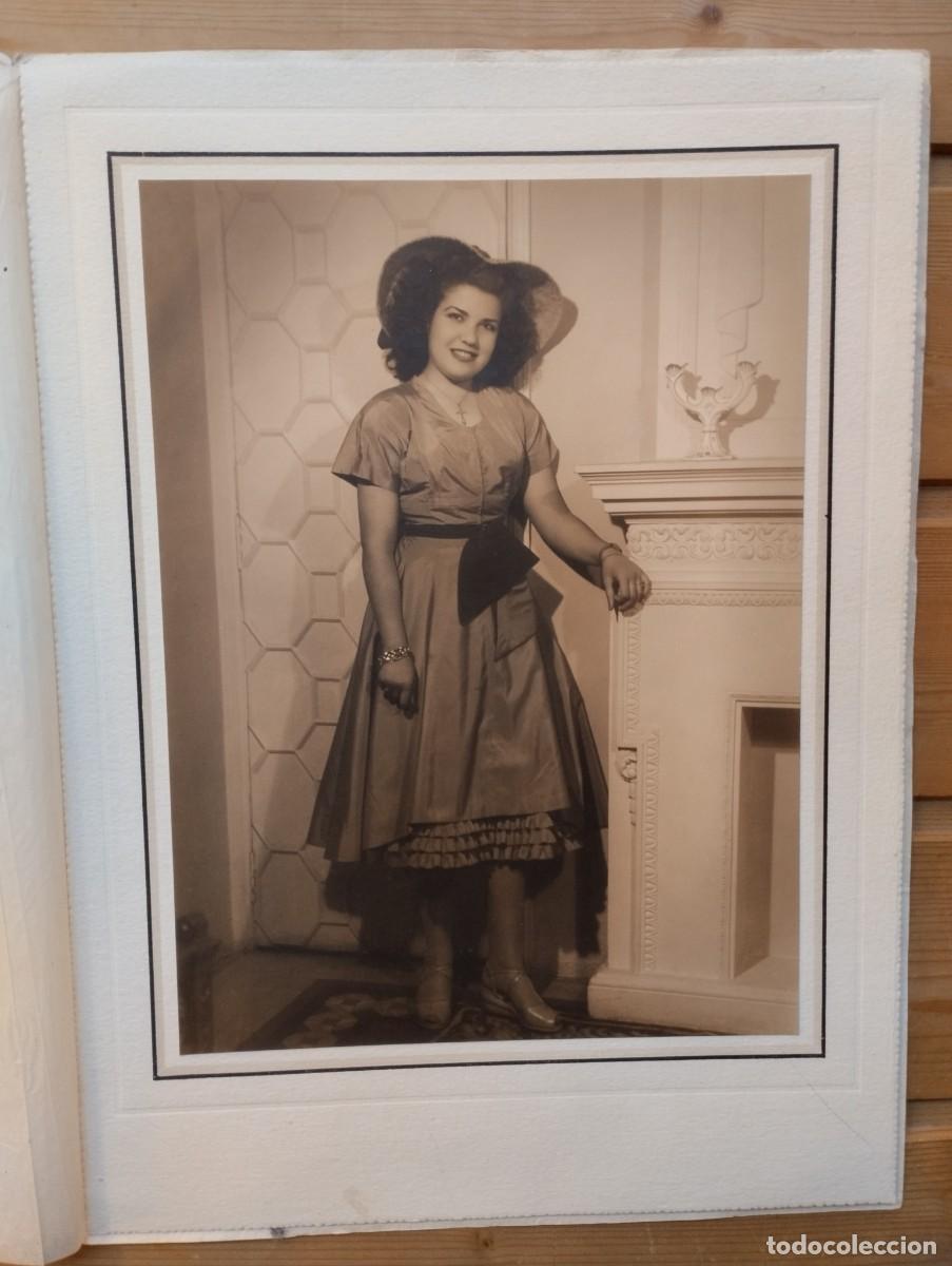 Fotograf&iacute;a antigua: Preciosa fotograf&iacute;a antigua de gran formato de joven mujer a la moda de la &eacute;poca.