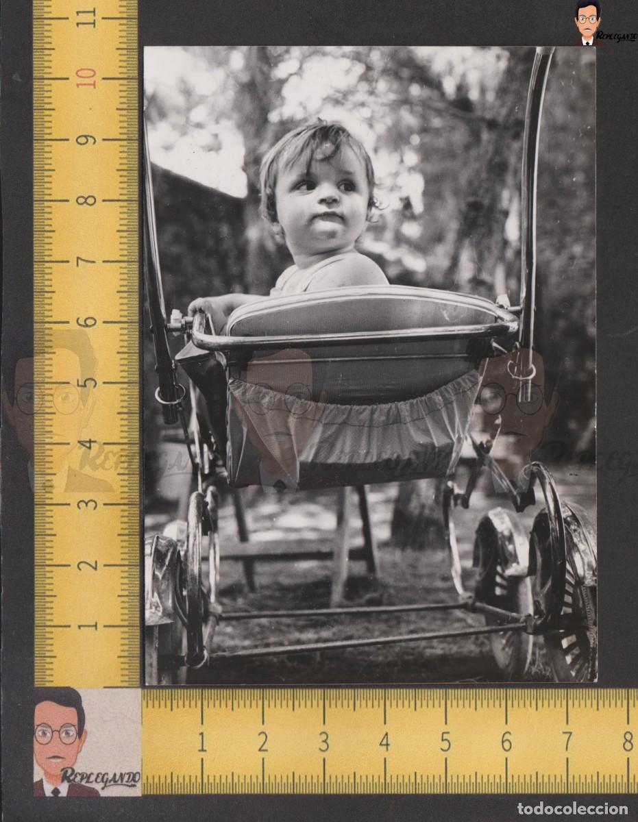 Fotografia antiga: NI&Ntilde;O EN CARRICOCHE DE &Eacute;POCA / CARRITO DE BEB&Eacute; / FOTO ANTIGUA A&Ntilde;OS 50 / INFANCIA ESPA&Ntilde;A