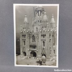 Fotografía antigua: TEMPLO EXPIATORIO DEL SAGRADO CORAZÓN, TIBIDABO, BARCELONA. JESUCRISTO AÚN TUMBADO EN EL SUELO. 1961