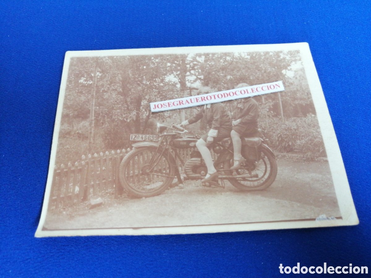 Antique Photography: MOTO ANTIGUA CON MODELOS POSANDO FOTOGRAF&Iacute;A ANTIGUA