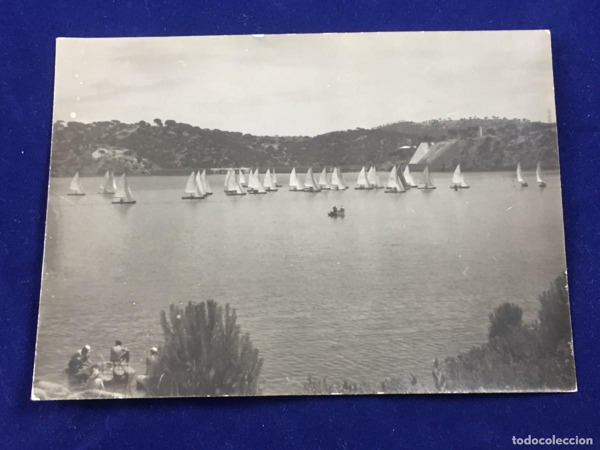 Fotografia antiga: Fotograf&iacute;a antigua, regata, r&iacute;a gallega, d&eacute;cada 1940. Veleros. Blanco y negro, buen estado.