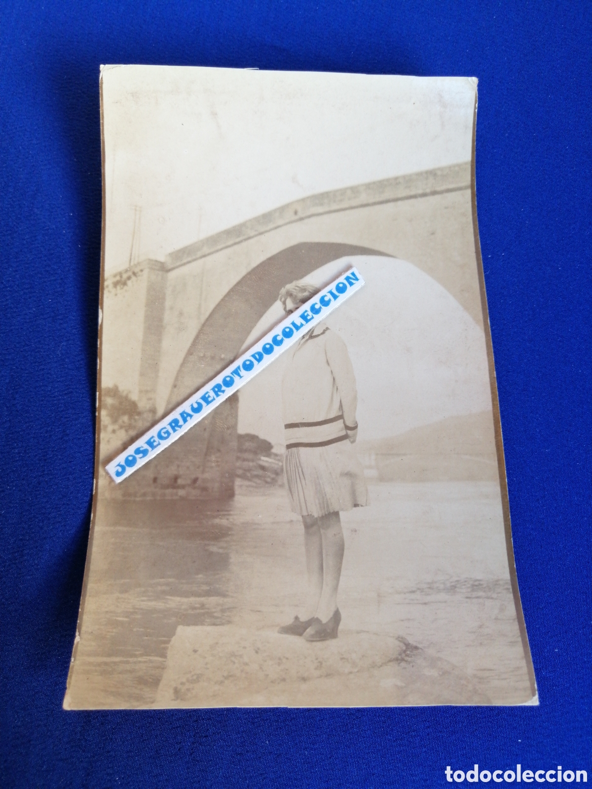 Antique Photography: MODELO POSANDO EN PUENTE (GALICIA) FOTOGRAF&Iacute;A POSTAL ANTIGUA SIGLO PASADO