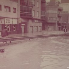 Fotografía antigua: FOTOGRAFÍA DESASTRE NATURAL INUNDACIONES POR LLUVIA - ALICANTE - 19 OCTUBRE 1982 - SEPIA - DIFÍCIL