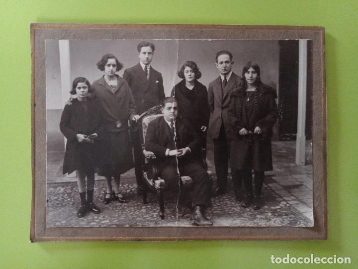 Fotografia antiga: ANTIGUA FOTOGRAF&Iacute;A.RETRATO DE FAMILIA. DEDICADA EN 1924