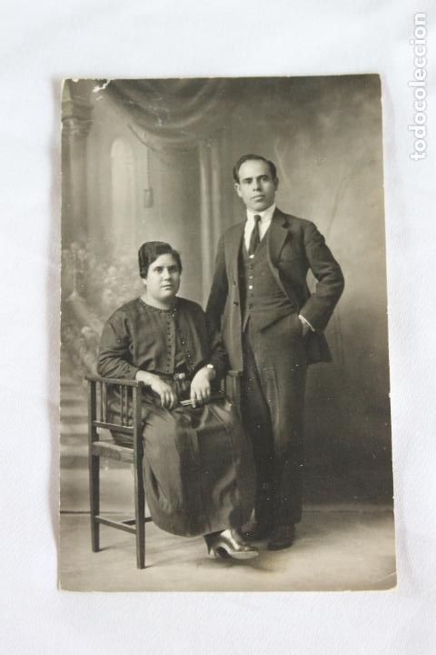 Fotograf&iacute;a antigua: PAREJA ELEGANTE ELCHE 1918 - Foto 1