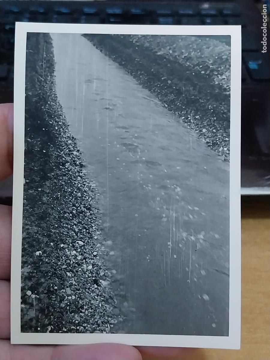 Fotografia antiga: ACEQUIA CANAL EXTREMADURA BADAJOZ A&Ntilde;OS 1950 FOTO PARTICULAR 10,2 X 7CM LUGAR POR DETERMINAR