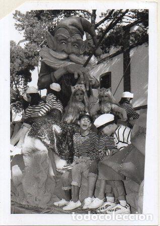 Fotograf&iacute;a antigua: FOTOGRAFIA CARNAVAL DE CADIZ. CARROZA EN LA CABALGATA. 17,7X12,8 CM. FOTCAR-322