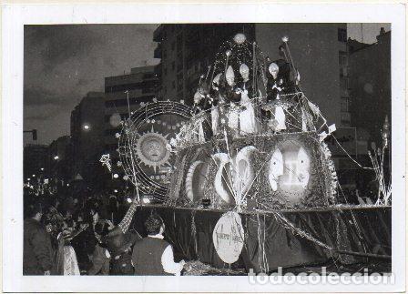 Fotograf&iacute;a antigua: FOTOGRAFIA CARNAVAL DE CADIZ. CARROZA EN LA CABALGATA. 17,7X12,8 CM. FOTCAR-323