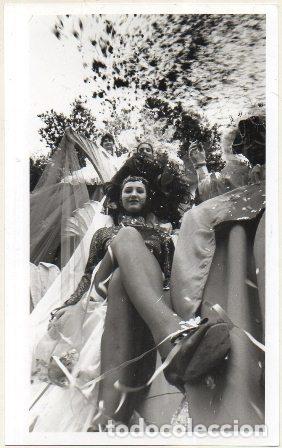 Fotograf&iacute;a antigua: FOTOGRAFIA CARNAVAL DE CADIZ. CARROZA EN LA CABALGATA. 17,7X12,8 CM. FOTCAR-324