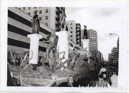 Fotograf&iacute;a antigua: FOTOGRAFIA CARNAVAL DE CADIZ. CARROZA EN LA CABALGATA. 17,7X12,8 CM. FOTCAR-325
