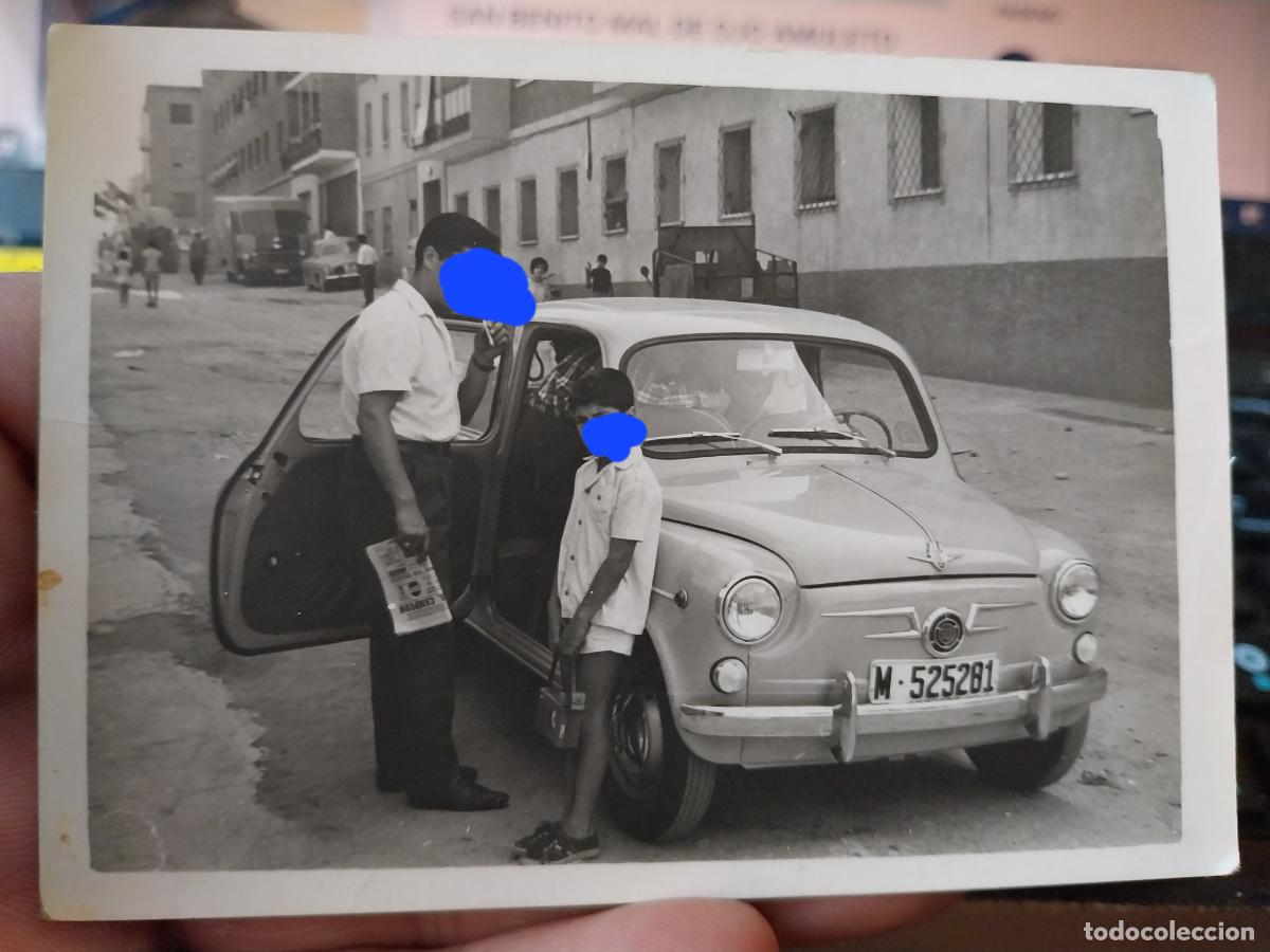 Fotograf&iacute;a antigua: NI&Ntilde;O PADRE TRANSISTOR SEAT 600 CALLE MADRID A&Ntilde;OS 60 ORIGINAL 10,5 X 7,5CM