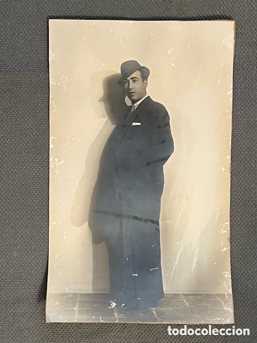 Fotograf&iacute;a antigua: UN HUMPHREY BOGART, VALENCIANO. Fotografia acabada al carboncillo. Bonito juego de sombras (h.1950?)