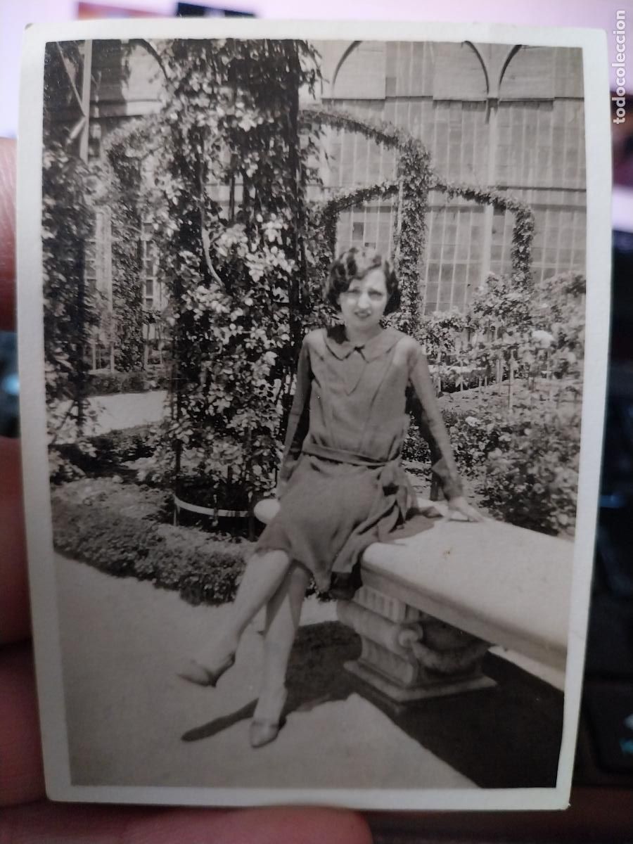 Fotograf&iacute;a antigua: 1920 MUCHACHA JARDIN ART DECO FOTO PARTICULAR 8,3 X 5,8CM