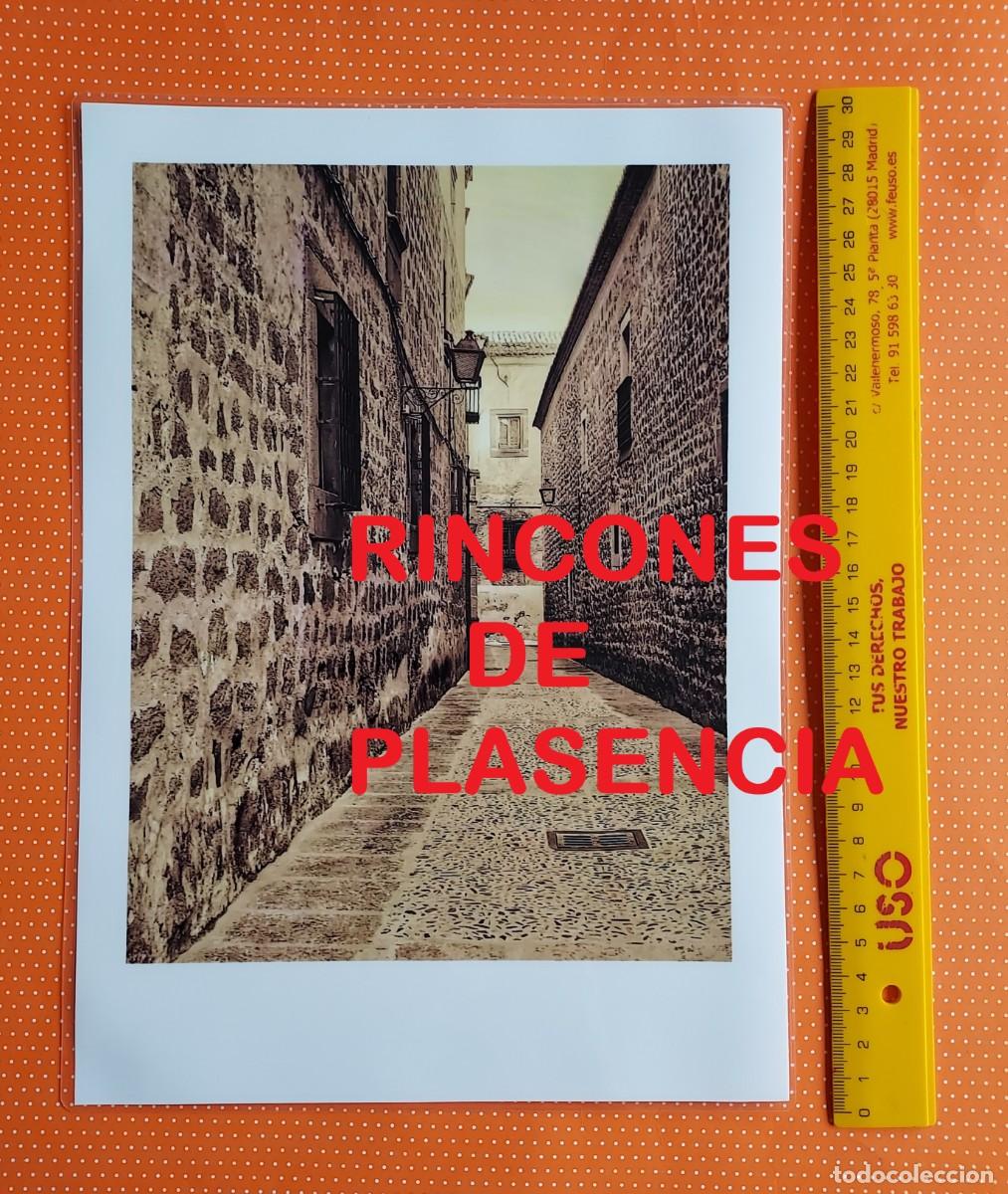 Alte Fotografie: PLASENCIA. L&Aacute;MINA PLASTIFICADA DE 297 mm. x 210 mm. IMAGEN RECREADA DEL PAISAJE URBANO.