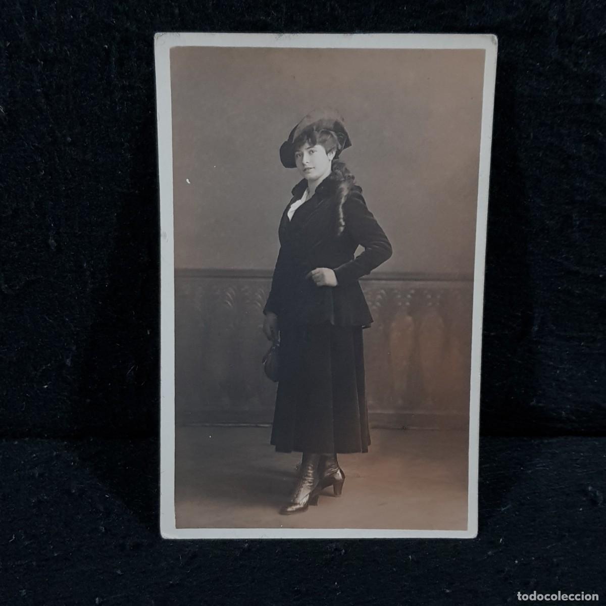 Fotografia antica: FOTOGRAFIA - KOLBY - TAUENTZIENSTR - MUJER ELEGANTE - C. 1900 / 21