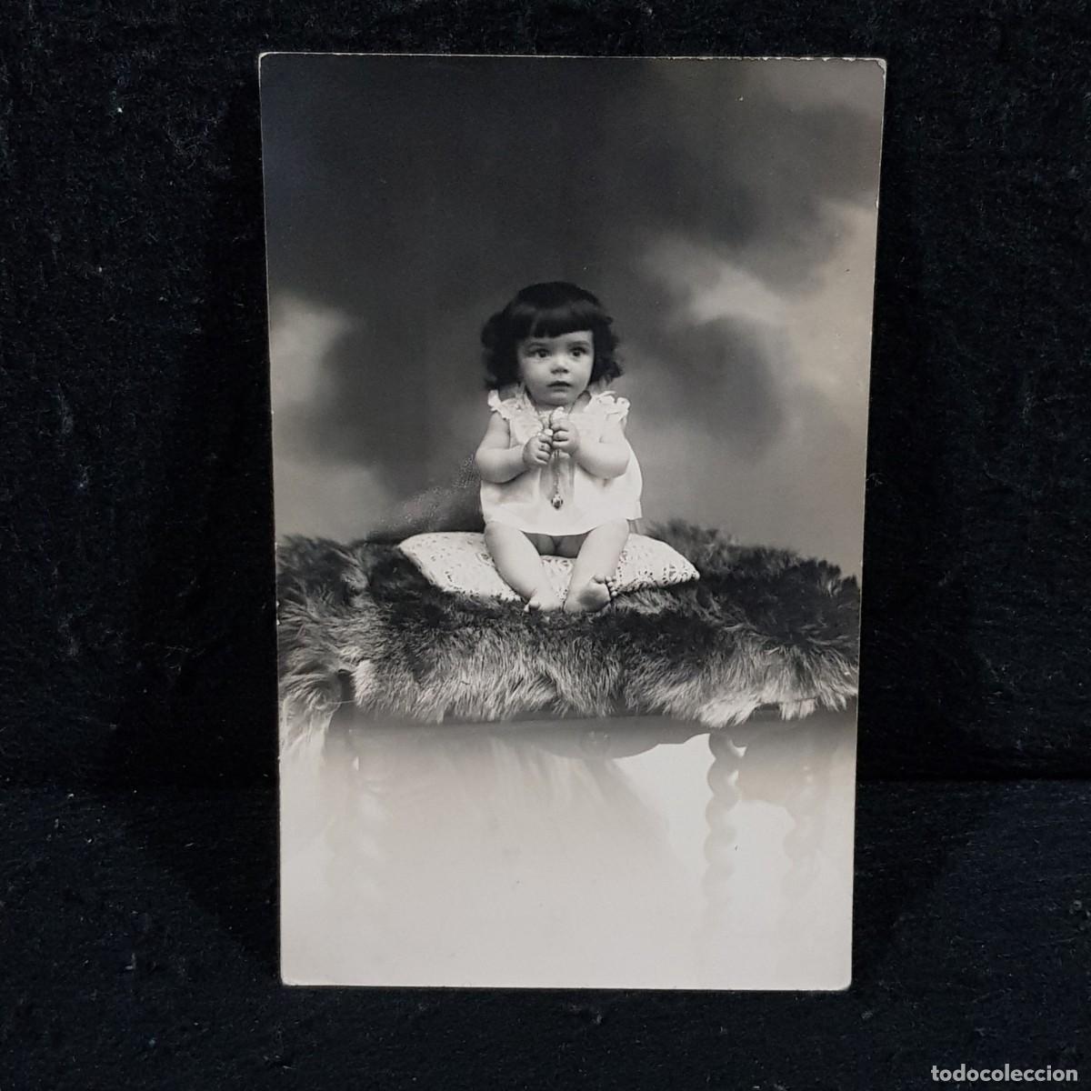 Fotografia antica: FOTOGRAFIA - NI&Ntilde;A PEQUE&Ntilde;A CON VESTIDO BLANCO - FOTO EN ESTUDIO - C. 1900 / 160