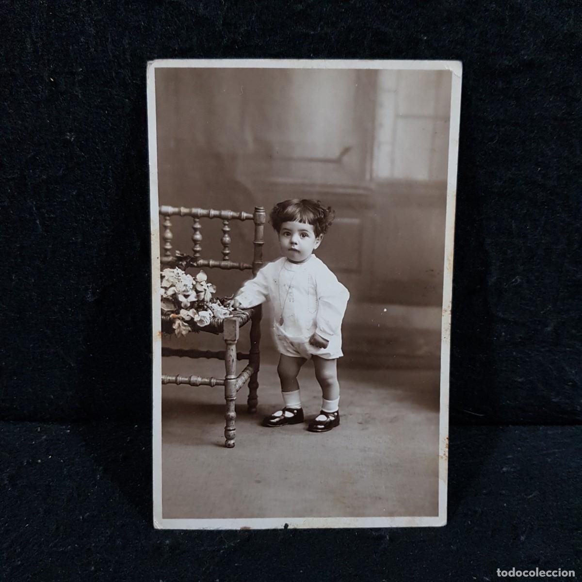 Fotografia antica: FOTOGRAFIA - CHARLES - AUBERVILLIERS - NI&Ntilde;A PEQUE&Ntilde;A CON FLORES - FOTO EN ESTUDIO - C. 1900 / 167