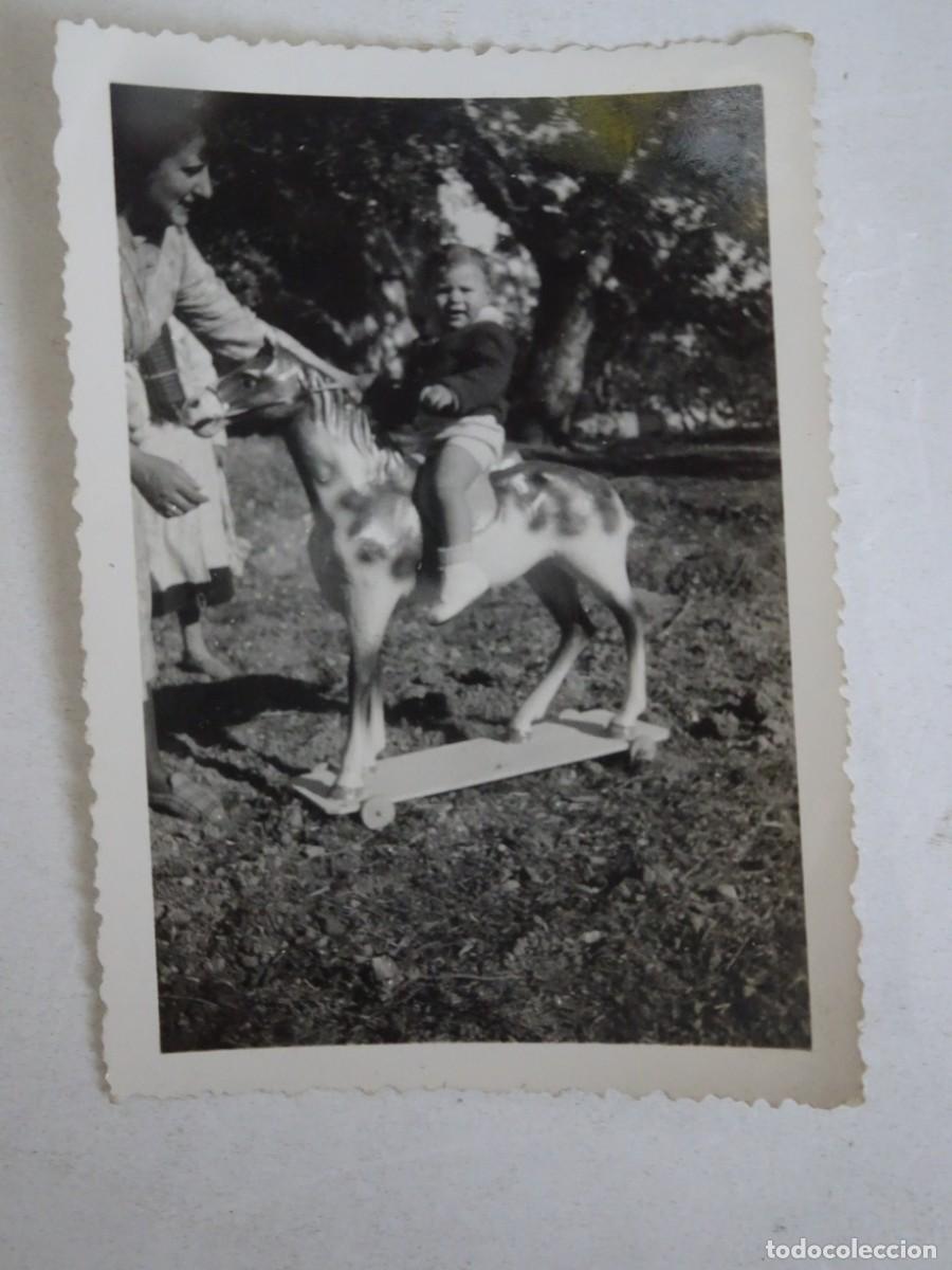 Fotograf&iacute;a antigua: ANTIGUA FOTOGRAF&Iacute;A B/N , NI&Ntilde;O CABALLO DE JUGUETE ,VER FOTOS
