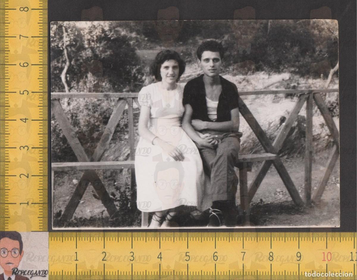 Antique Photography: PAREJA DE NOVIOS SENTADOS EN UN BANCO DE PARQUE / CHICO CHICA J&Oacute;VENES / FOTO ANTIGUA A&Ntilde;OS 60
