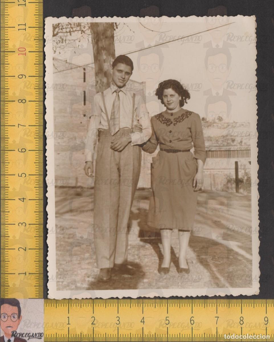 Antique Photography: ELEGANTE PAREJA DE NOVIOS J&Oacute;VENES POSANDO - CHICO TIRANTES Y CHICA VESTIDO - FOTO ANTIGUA A&Ntilde;OS 40