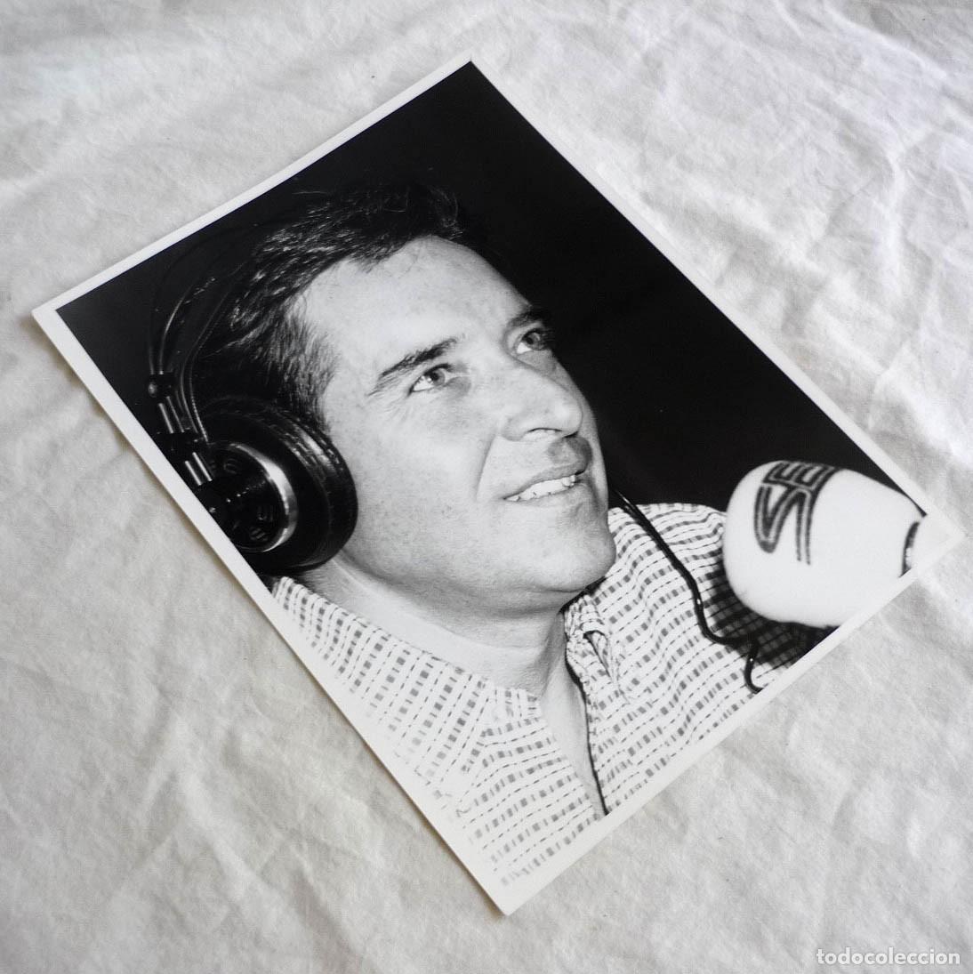 Alte Fotografie: Fotograf&iacute;a del periodista I&ntilde;aqui Gabilondo locutando en la SER