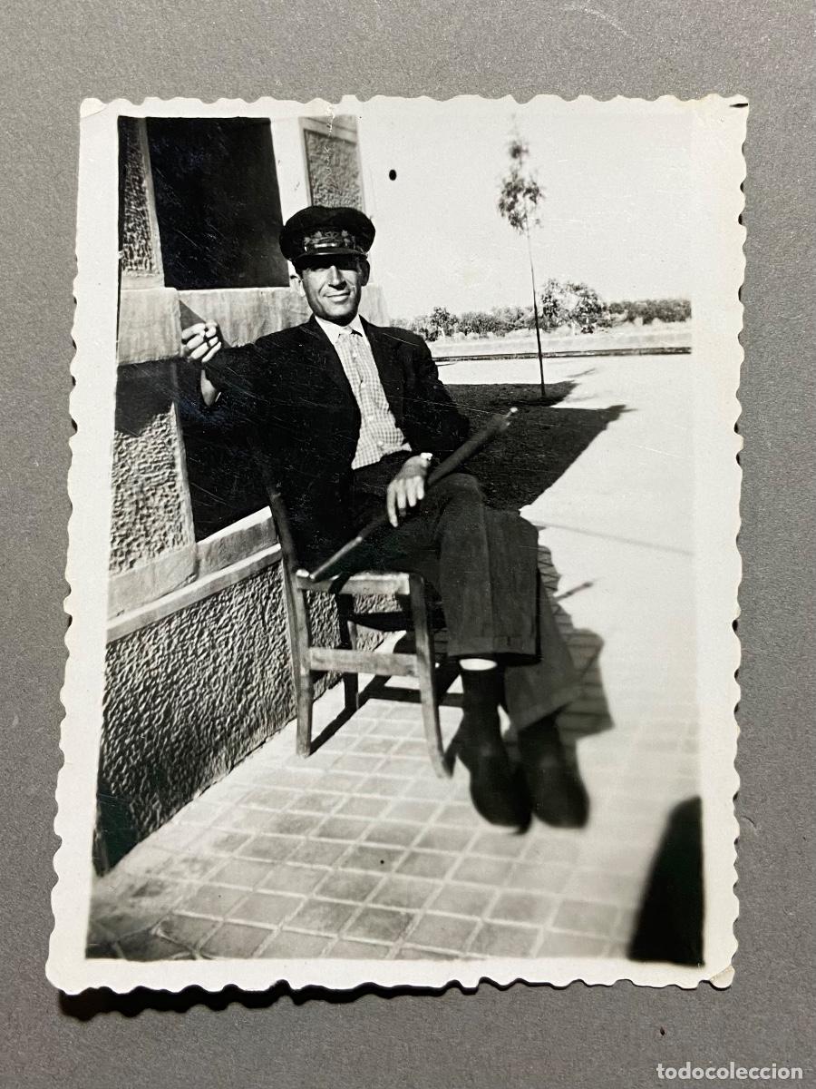 Fotograf&iacute;a antigua: 219-43. Factor con su bander&iacute;n. Ferrocarril Fotografo Lupex. a&ntilde;os 40