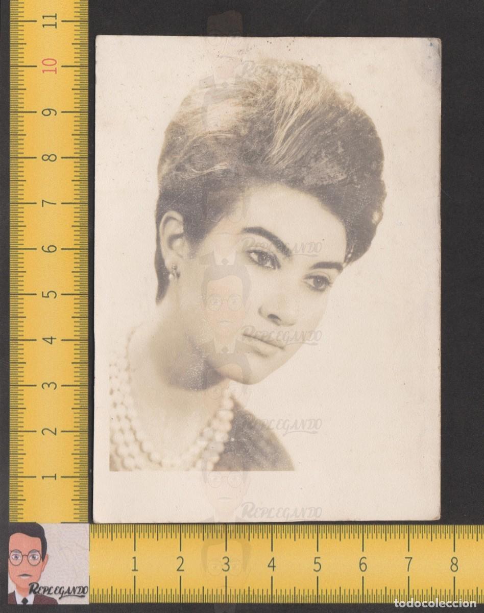 Fotografia antica: RETRATO BELLA MUJER PELO RECOGIDO Y COLLAR DE PERLAS - FOTO ANTIGUA ESTUDIO A&Ntilde;O 1962 - 001