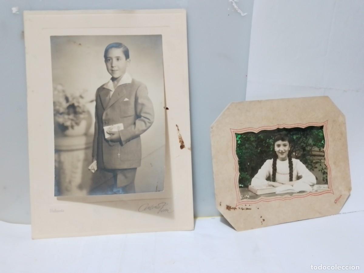 Fotograf&iacute;a antigua: Dos antiguas fotos de comunion de estudio con firma