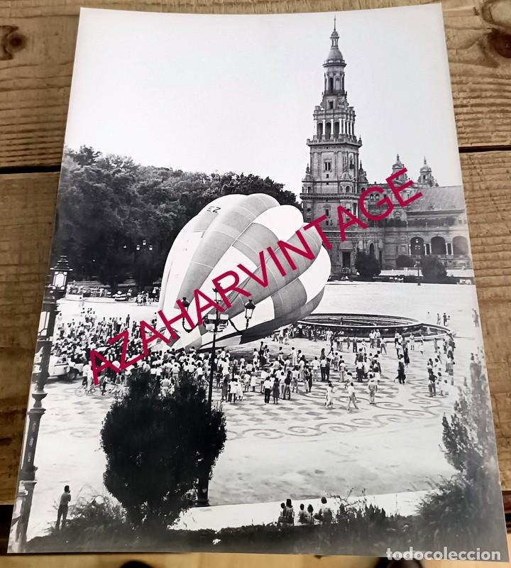 Fotografia antiga: SEVILLA, ANTIGUA FOTOGRAFIA, PRUEBA AEROSTATICA EN LA PLAZA DE ESPA&Ntilde;A, GLOBOS, 18X24 CMS