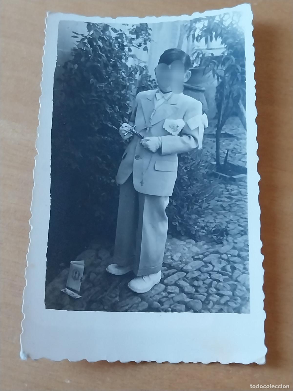 Fotograf&iacute;a antigua: COMUNION NI&Ntilde;O BRAZALETE MISAL CRUCIFIJO BAR FOTO PARTICULAR A&Ntilde;OS 50 8,5 X 5,5 CM *
