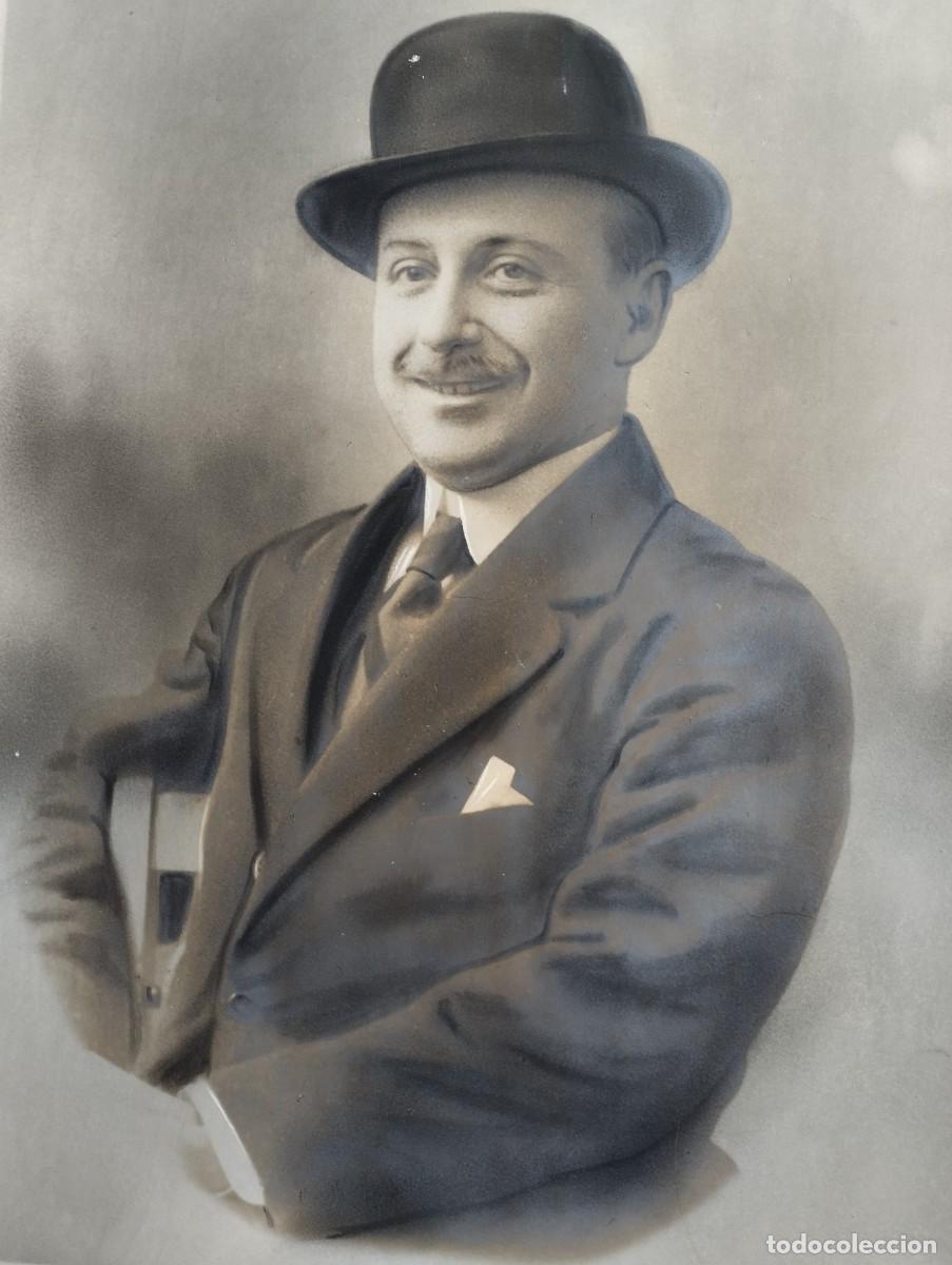 Fotografia antiga: Fotograf&iacute;a antigua de principios s. XX de un hombre con sombrero. T&eacute;cnica al carb&oacute;n o carboncillo