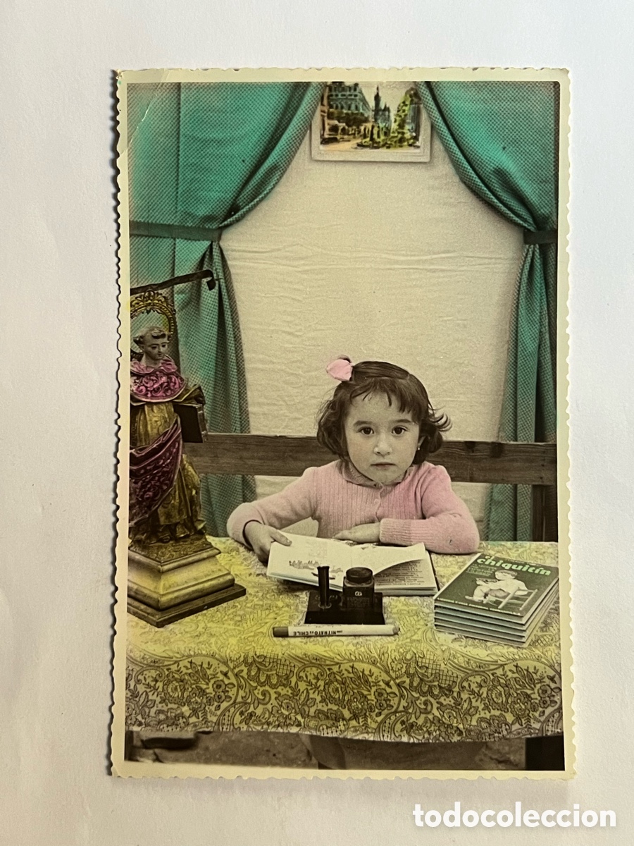 Fotograf&iacute;a antigua: BENIMAMET, Recuerdo escolar sentada en su pupitre.. Fotograf&iacute;a coloreada (h.1950?)