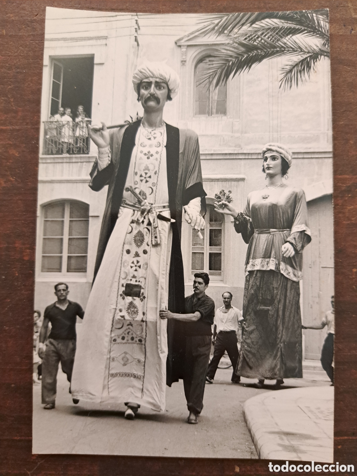 Fotograf&iacute;a antigua: FOTOGRAFIA GEGANTS GRANS MOROS VILANOVA I LA GELTR&Uacute; (ARXIU CUY&Aacute;S), FESTA MAJOR 1950.