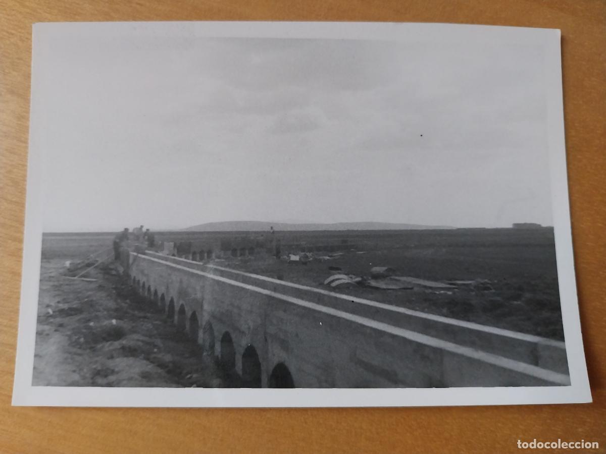 Alte Fotografie: EXTREMADURA CACERES BADAJOZ CANAL ORELLANA INS NAL COLONIZACION A&Ntilde;OS 50 ACEQUIA OBRA **10X7CM