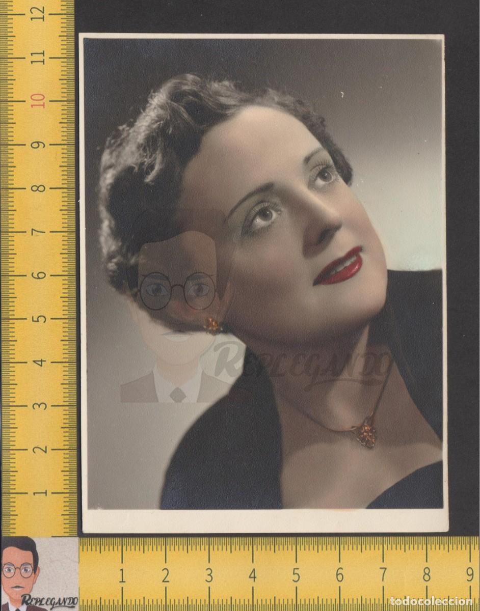 Fotografia antiga: RETRATO GUAPA MUJER COLLAR PENDIENTES ORO LABIOS ROJOS - FOTO ANTIGUA ESTUDIO COLOREADA A&Ntilde;OS 40